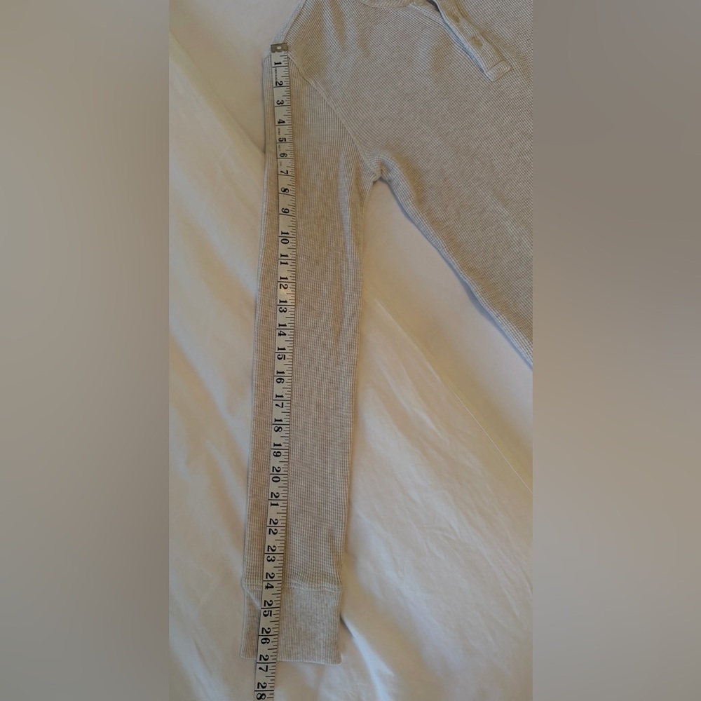 Banana Republic Rustic Long Sleeve Waffle Knit Henley in Oatmeal Heather XS - Picture 6 of 9